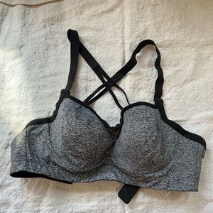 “VSX Sport” bra, size 36B with underwire and slight padding in great shape!